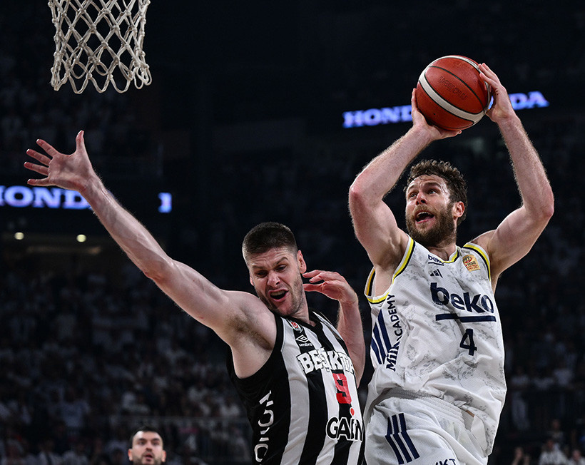 Fenerbahçe deplasmanda Beşiktaş'ı devirdi: Şampiyonluktan 1 maç uzaktalar - Resim : 1