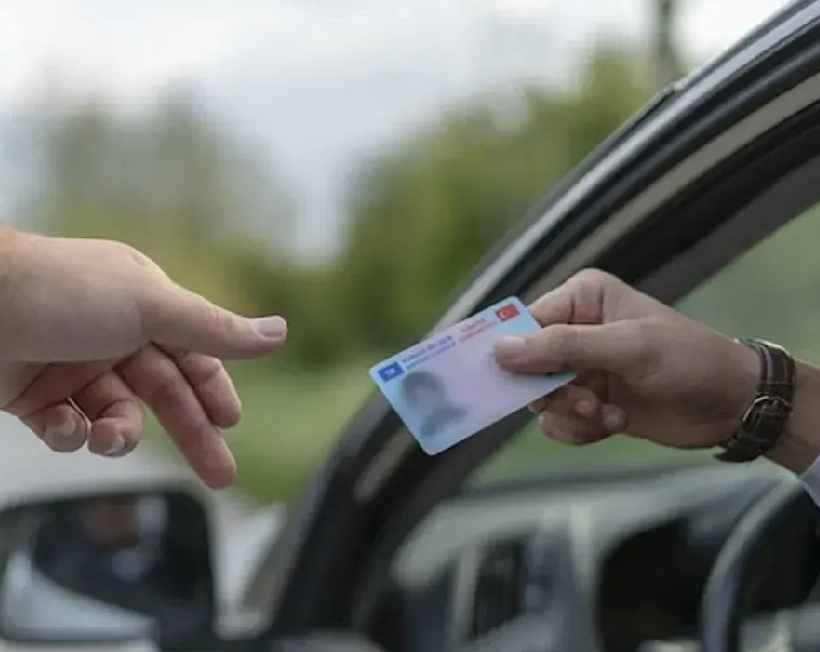 Ehliyet sahiplerine kritik tarih uyarısı! Yapmayanların ehliyeti geçersiz sayılacak