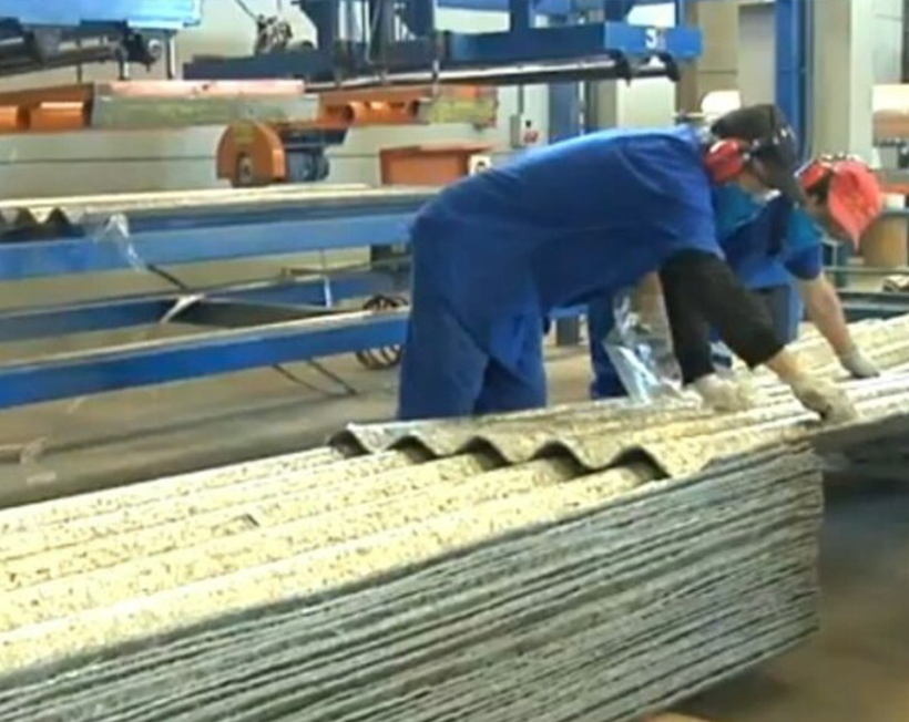 Herkes çöpe atıyordu: Atıktan yapılan bu çatı 150 kilo bassanız bile bana mısın demiyor