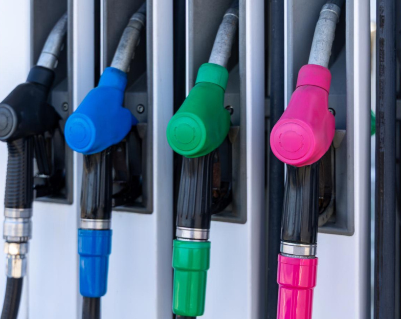 Petrol çağının son kozmetiği "pembe benzin" Avrupa raflarında kullanıma hazır