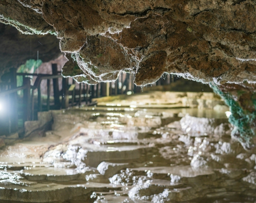 Pamukkale'nin yer altındaki ikizi dolup taştı: Yüz binlerce turist akın etti