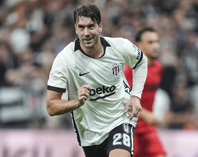 Beşiktaş'tan derbi öncesi tam 6 gollü galibiyet: Dusan Vlahovic hat-trick yaptı - Resim : 1