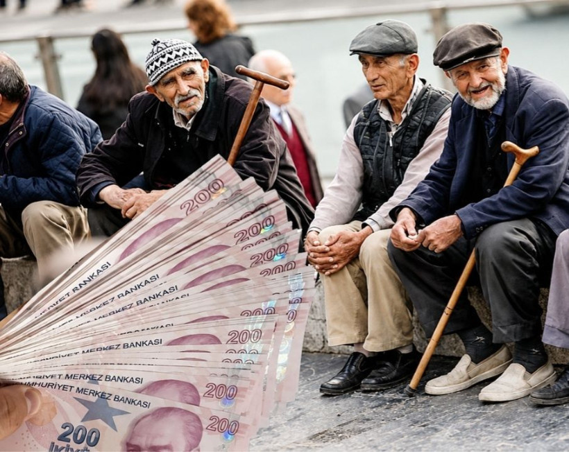 Emeklilerin hesabına koşulsuz 15 bin TL yatacak