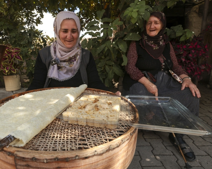 Nevşehir'in tescilli lezzeti binbir zahmetle üretiliyor: Belde adını bu yemekten alıyor