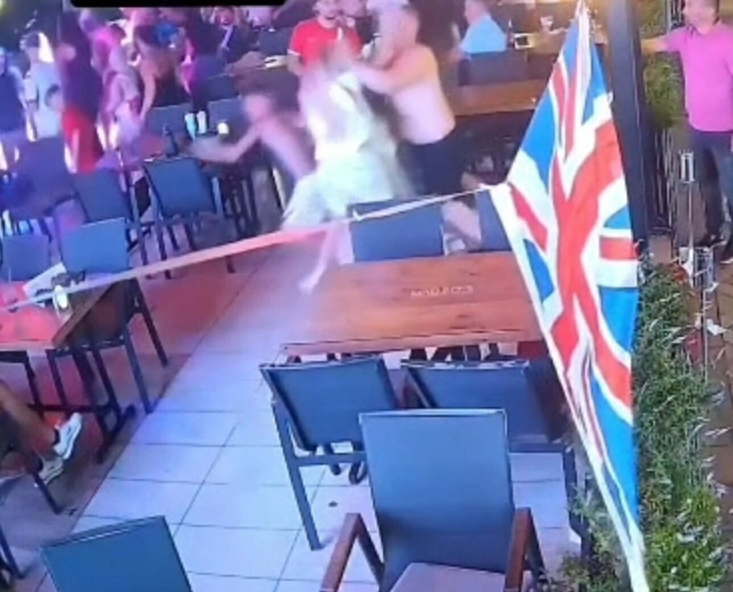 Marmaris'te ortalık karıştı: İngiliz turist eşini fırlattı çocuklarını da darbetti - Resim : 5