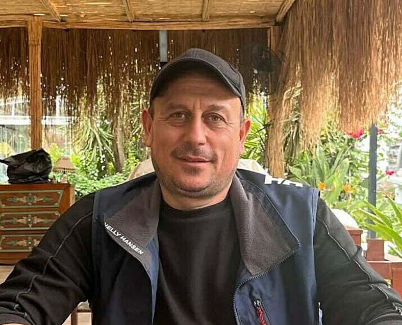 Sadece sevmek istemişti: Gece yarısı devenin saldırısına uğrayan adam yaşam savaşı veriyor - Resim : 1