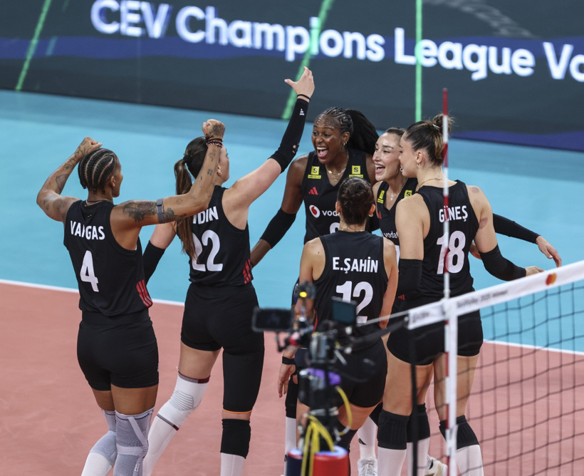 İstiklal Marşı'nı okuduğu için eleştirilen milli voleybolcudan tokat gibi cevap - Fotoğraf: 5