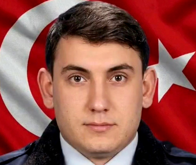 Şehit polis memuru Aydın Üyenarık son yolculuğuna uğurlandı - Resim : 2