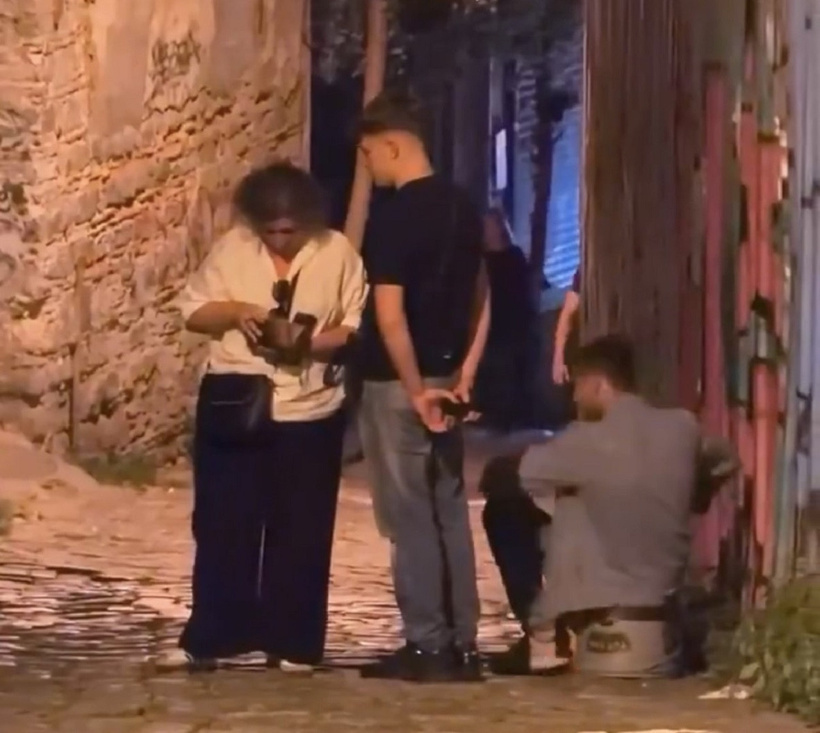 Galata'da 'fırça' taktiği bu kez sökmedi: Parayı verirken araya girdiler! - Resim : 1