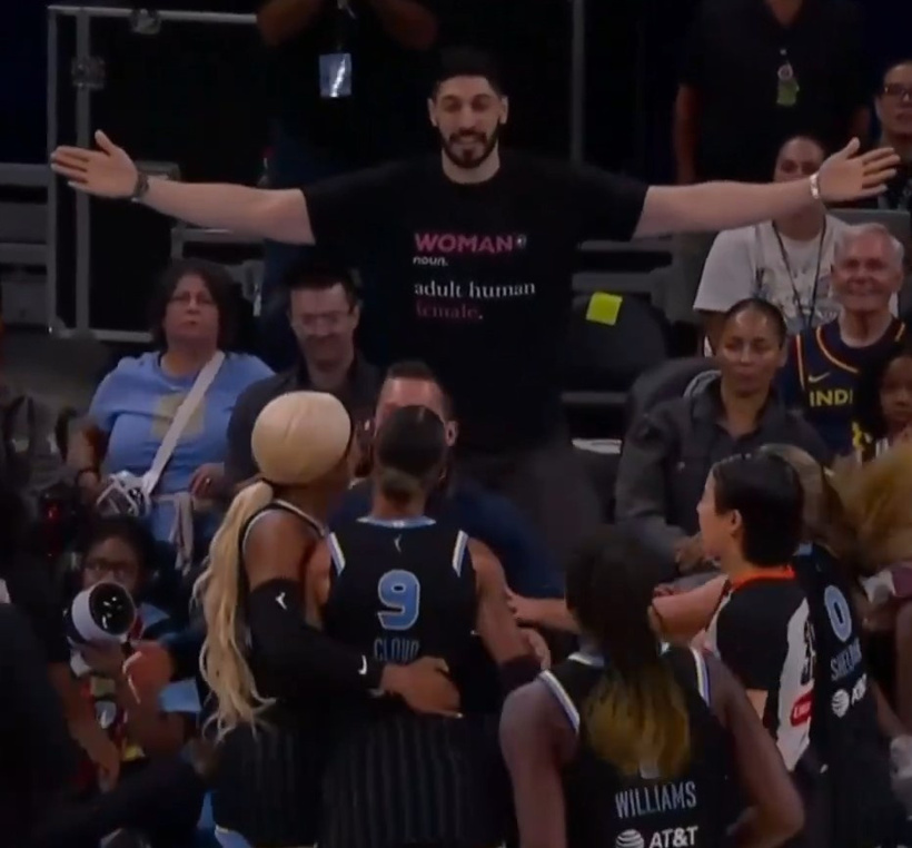 FETÖ'cü Enes Kanter'i salondan attılar! Kadın basketbolcular üzerine yürüdü - Resim : 2
