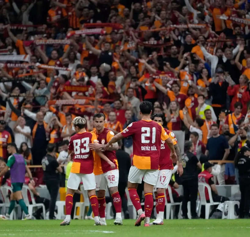 Okan Buruk sıcağı sıcağına Galatasaraylılara kötü haberi verdi: Onları kullanamayacağız! - Fotoğraf: 9