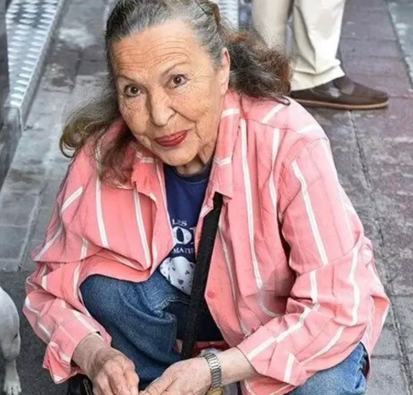 Yeşilçam'ın 'Panter Emel'i son yolculuğuna uğurlandı! Türkan Şoray’ın sözleri yürek burktu - Resim : 1
