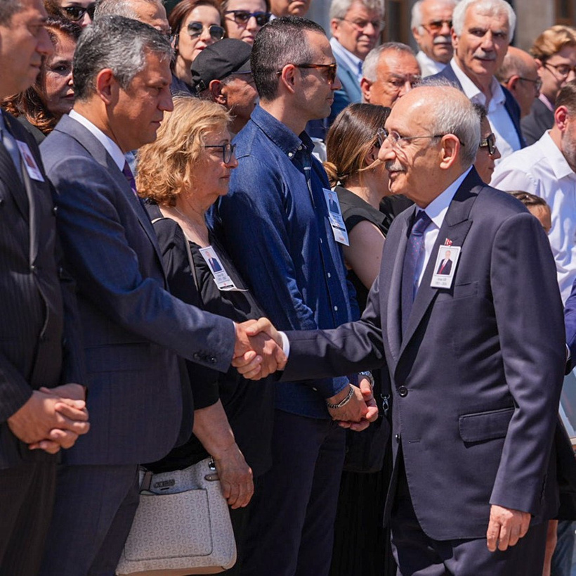 Özgür Özel ile Kılıçdaroğlu butlandan sonra ilk kez aynı törende! - Resim : 1