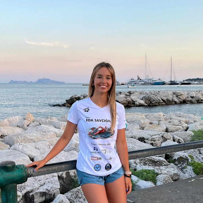 Daha 18'indeki İzmirli Eda Capri'den atladı Napoli'den çıktı: İtalya'yı salladı - Fotoğraf: 4