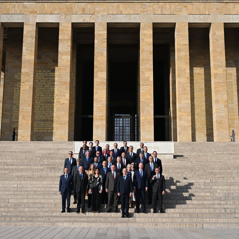 Dünyanın gözü Ankara'da: Zirve öncesi NATO heyetinden Anıtkabir ziyareti - Resim : 1