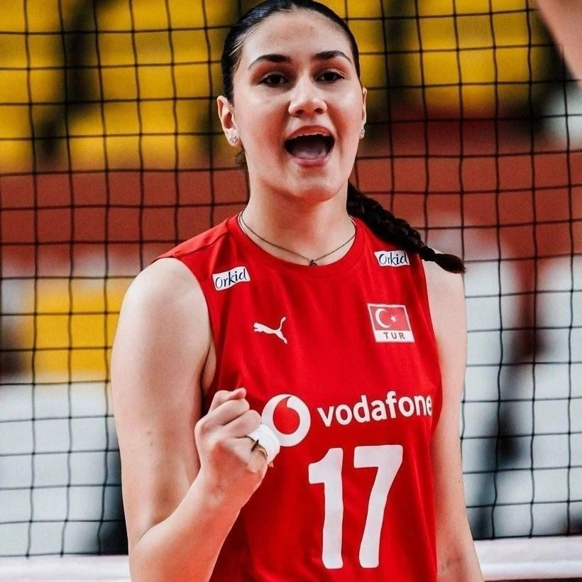 Zehra Güneş'in 16 yaşındaki 1.96'lık veliahtı şimdiden tarihe geçti - Fotoğraf: 7