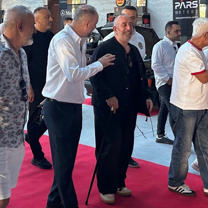 Cem Yılmaz'ın son hali ortaya çıktı: Bastonu attı! - Resim : 1