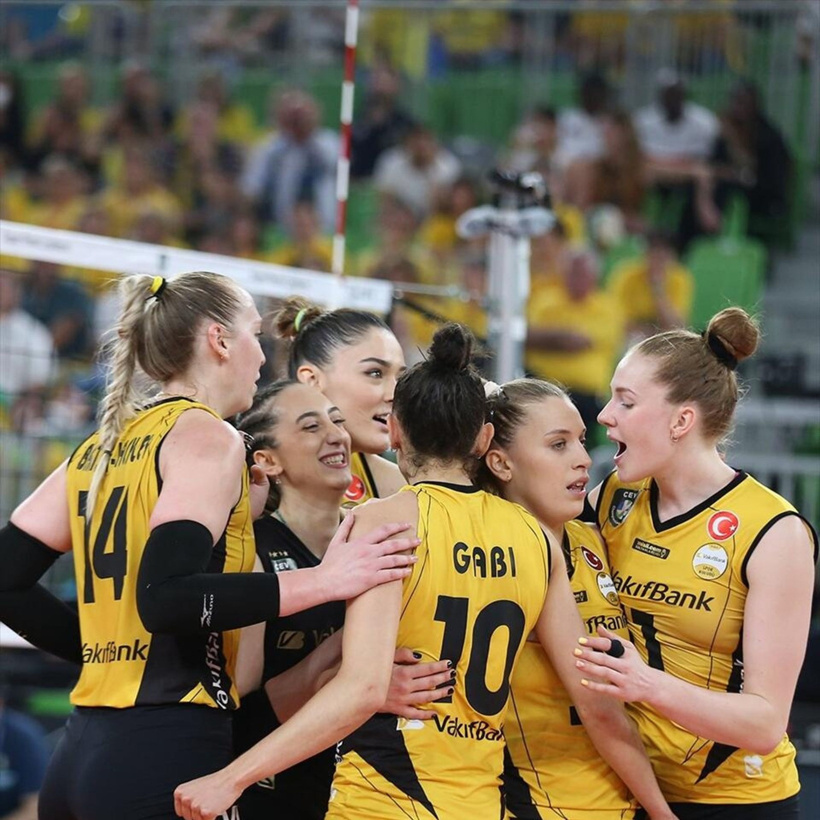 Ünlü voleybolcu seçimde kime oy vereceğini açıkladı - Fotoğraf: 4