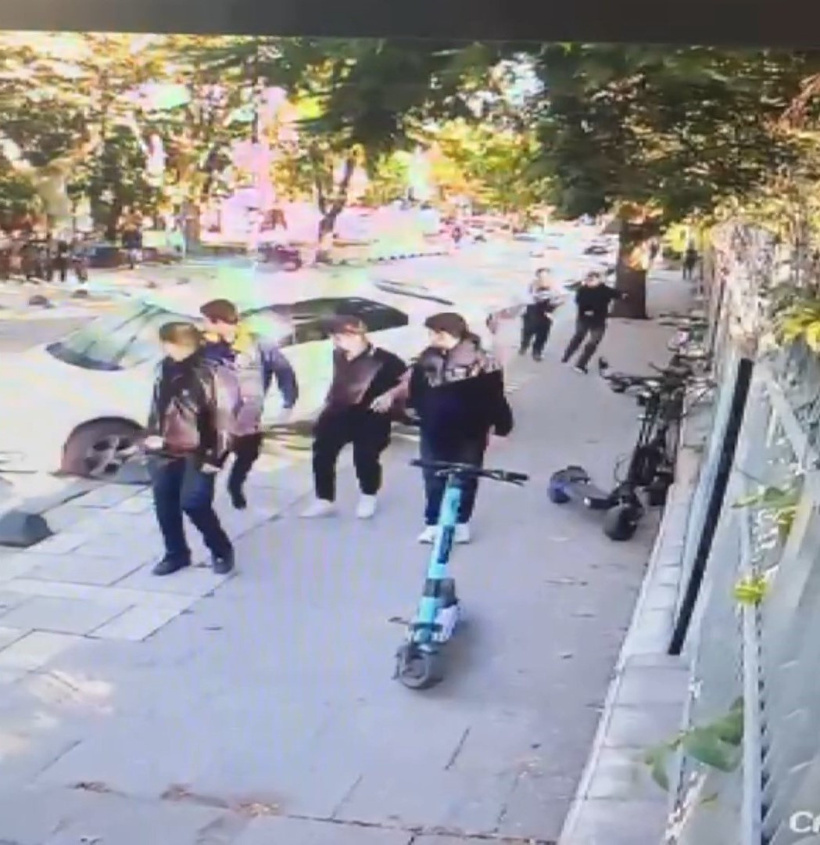 Üsküdar'da araç okul önündeki liselileri ezdi: Öğrenciler hastaneye kaldırıldı - Resim : 4