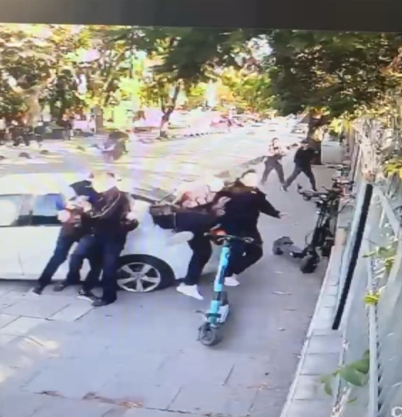 Üsküdar'da araç okul önündeki liselileri ezdi: Öğrenciler hastaneye kaldırıldı - Resim : 5