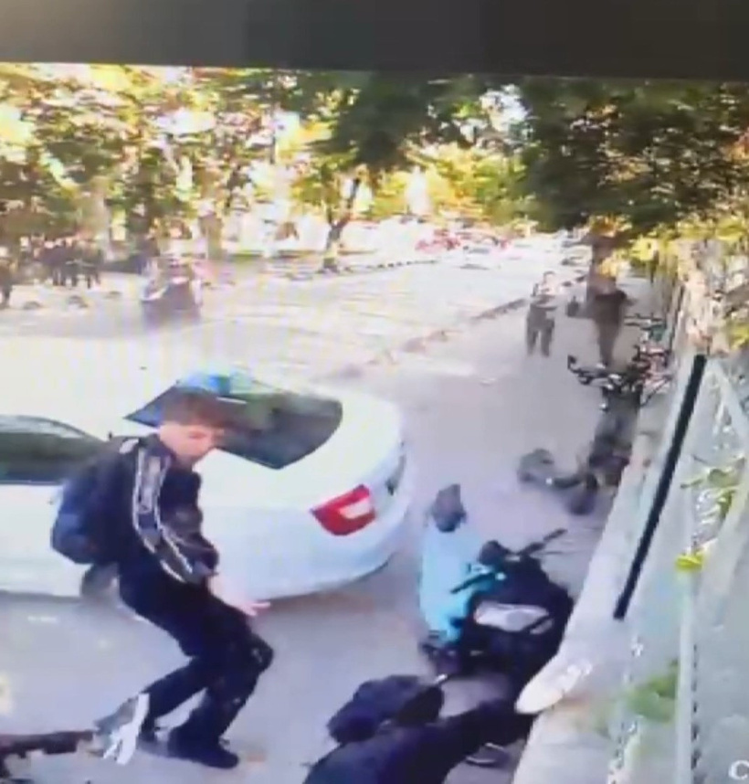 Üsküdar'da araç okul önündeki liselileri ezdi: Öğrenciler hastaneye kaldırıldı - Resim : 6