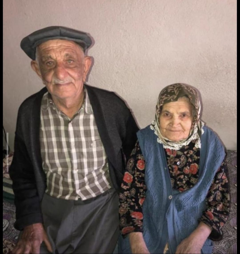 Bir ömrü beraber yaşadılar aynı gün öldüler! 67 yıllık çift göz yaşları ile uğurlandı - Resim : 1