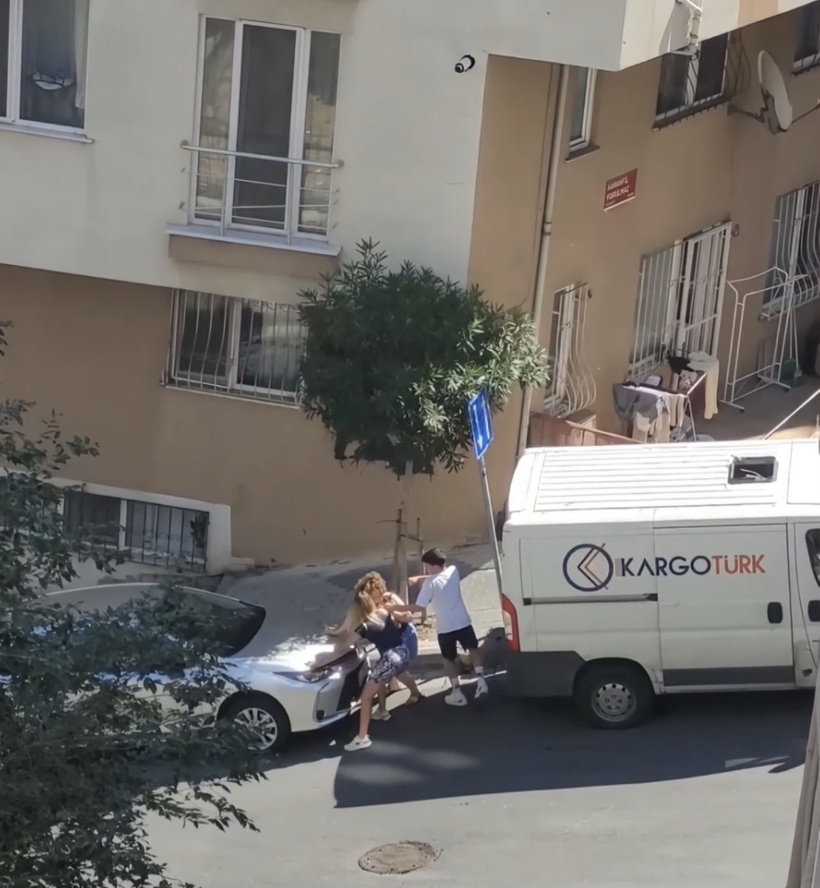 Gülbahar'ı karıştıran aile kavgası! Anne biri üvey biri öz evladıyla tekme tokat kavga etti - Resim : 2
