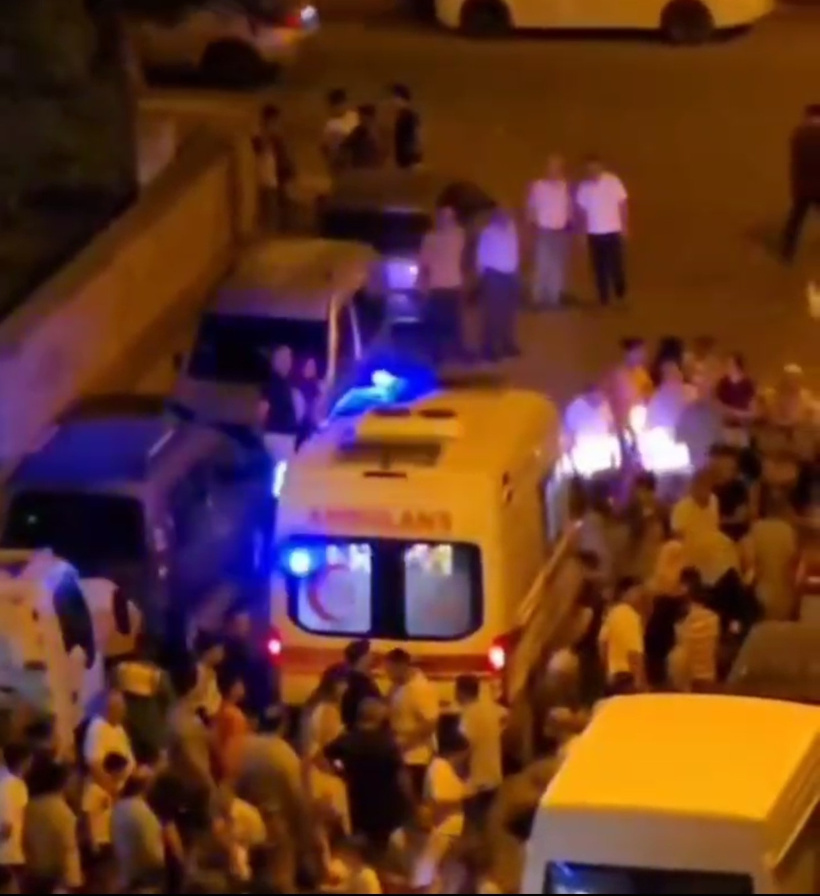 Kadına şiddet bitmek bilmiyor: Sokak ortasında silahla başından vurdu! - Resim : 1