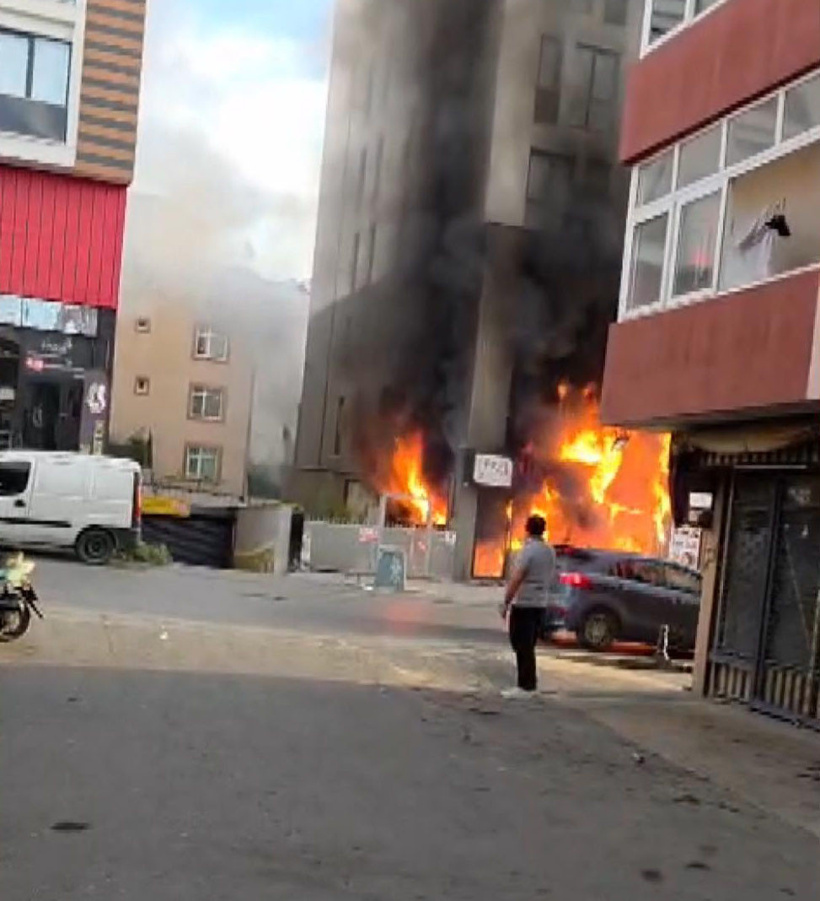Son Dakika | Pendik'te 8 katlı binada yangın! - Resim : 1