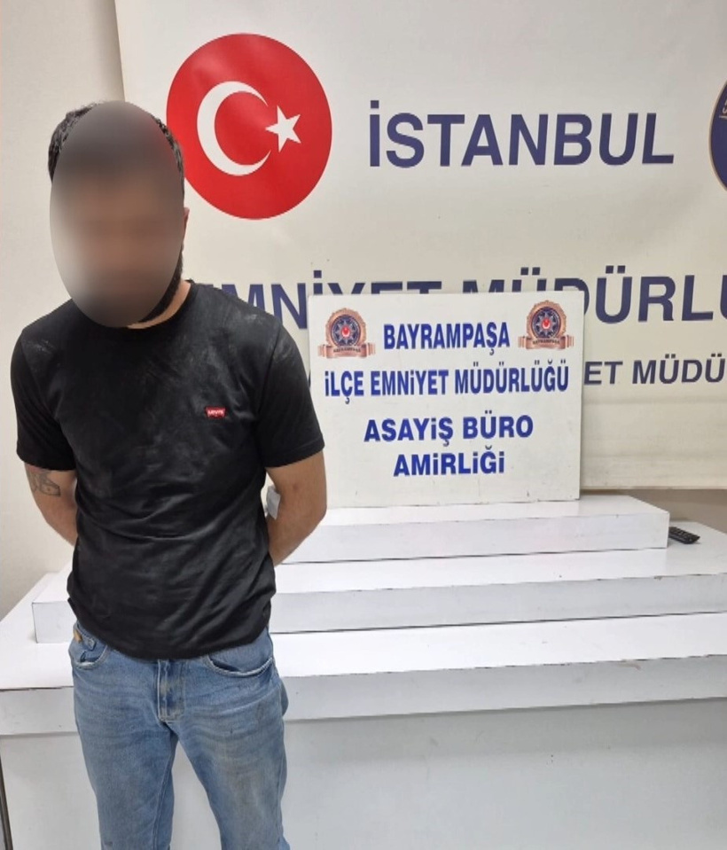 Özel harekat ve çevik kuvvet polislerini sokak ortasında dövüp gasbettiler - Resim : 6